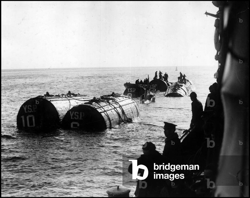 Provincetown, Massachusetts USA March 17, 1928: Bailout of the submarine S4 sinks with 42 sailors on board during a collision with the destroyer Paulding of the Guard-Cotes on December 17, 1927 off Cape Cod