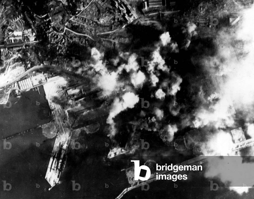 WWII:Marseille (Bouches du Rhone) France 2 December 1943: Bombardment by the B17 Flying Fortresses of the 15th USAF