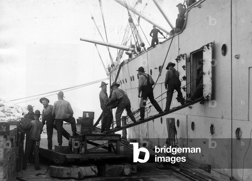 Base Quantico (Virginia), USA, February 23, 1927: Ammunition and food loaded on board USS Henderson (AP-1) transport before departure for Nicaragua - Quantico (Virginia), USA, 23rd February 1927: Marines stowing away ammunitions and supplies in the hold of the transport Henderson just before sailing to Nicaragua