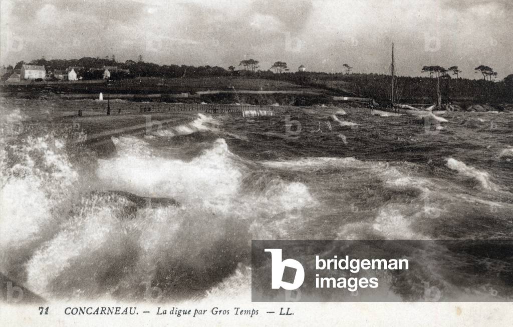 Brittany, Finistere (29), Concarneau: la digue par gros temps - Postcard late 19th-20th century