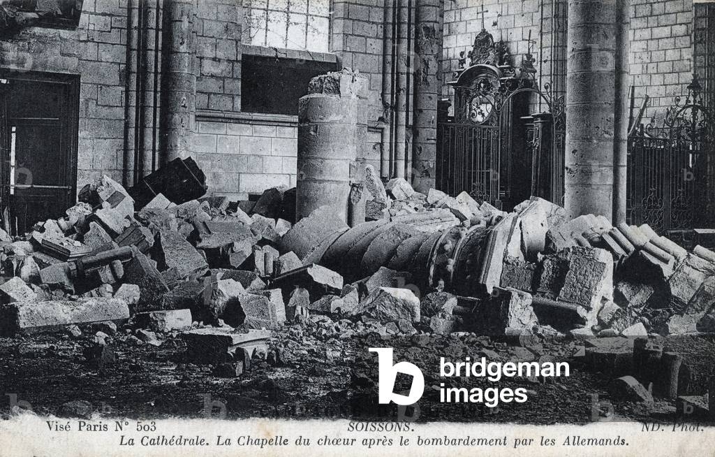 First World War (1914-1918): the cathedrale of Soissons after the bombing by the Germans, the degats in the chapel of the choir - Postcard 1914-1918