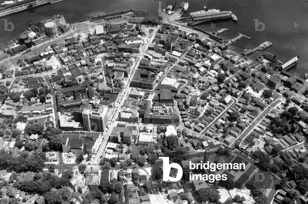 Air view of New London (Connecticut), USA, ca. 1929 - Aerial view of New London, Connecticut, USA, ca 1929