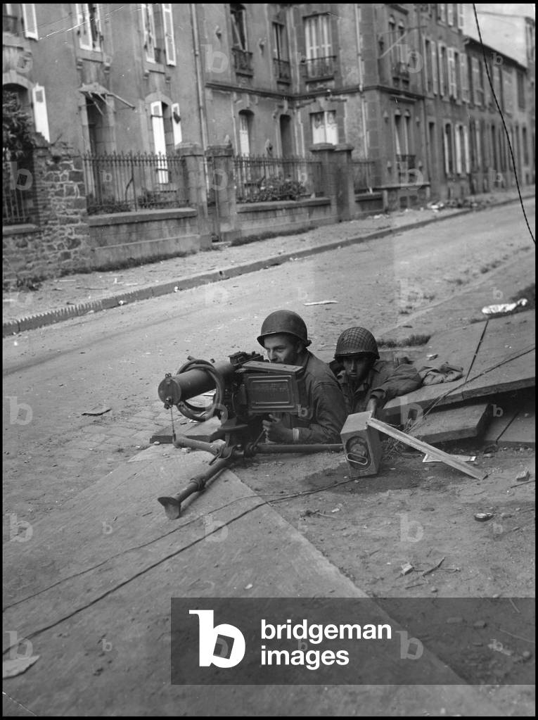 Second World War (1939-1945): Brest (France) 15 September 1944. During the fighting for the liberation of the city, two soldiers of the 8th Corps of the Third US Army watch a street behind a machine gun. Photography