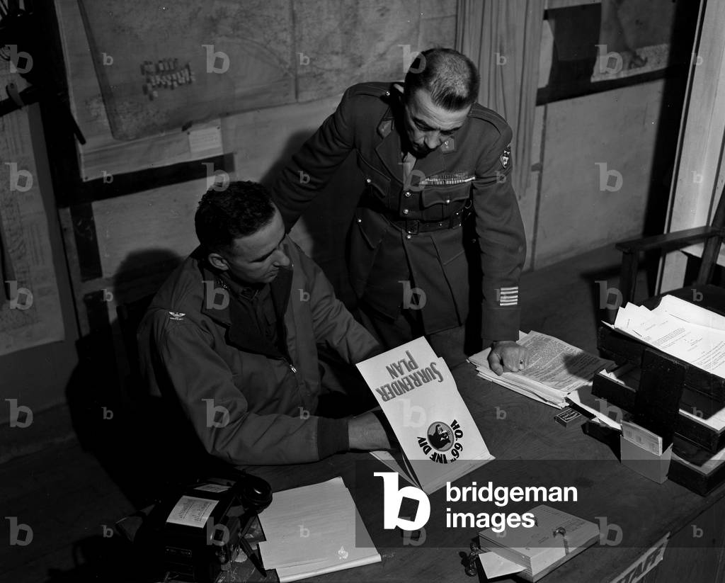 WWII:Brittany (France) May 9, 1945: At the Allied Forces HQ in front of the pockets of St Nazaire and Lorient, American Colonel Keating and French Colonel Payan agree on plans to surrender German troops