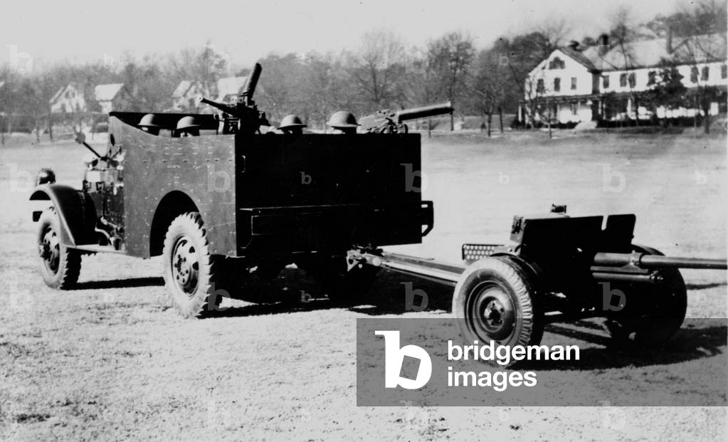 WWII:USA November 1940: A crew of defense against tanks newly created by the US Army. This blinde truck is equipped with a 37 gun, machine guns: