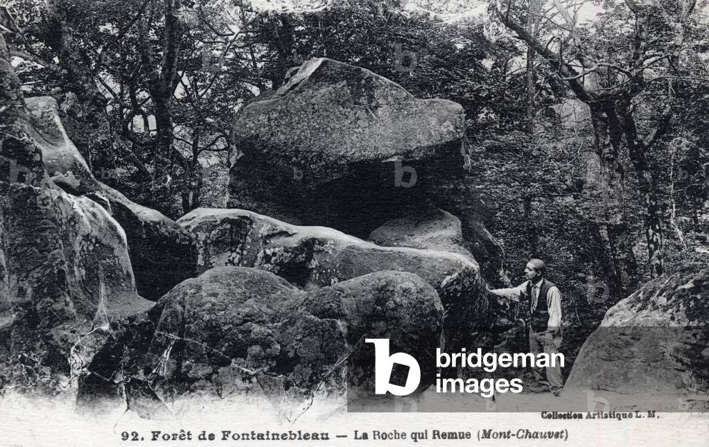 Fontainebleau Forest: the “Roche qui tremue” (“Roche qui tremble”) at Mont Chauvet (Mont-Chauvet) - Postcard late 19th-20th century