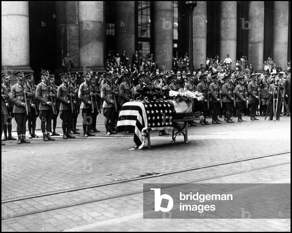 New York City USA July 1928: During the obseques of the Mexican aviator Captain Emilio Carranza (killed during the crash of his aircraft on July 12), American soldiers present weapons in front of his coffin in in front of the Pennsylvania Station before returning him to Mexico