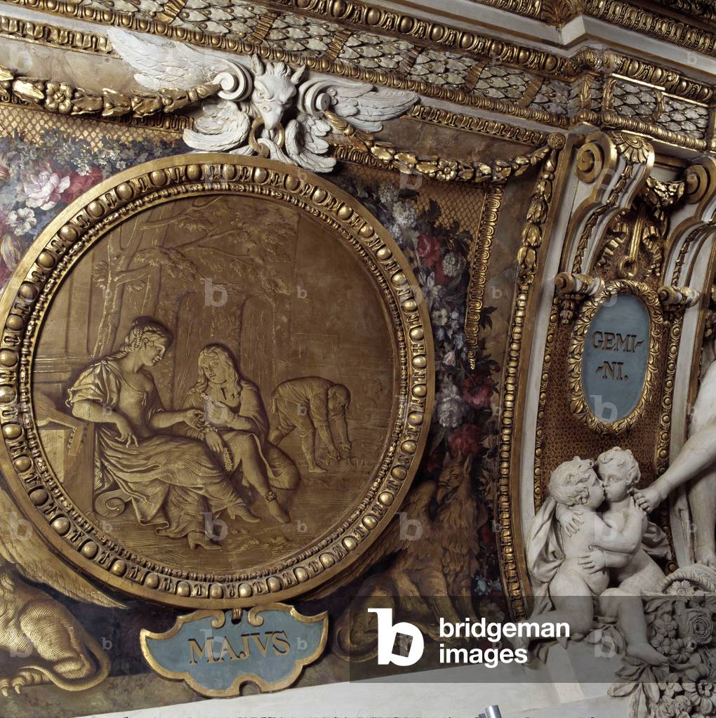 Maggio (1667 - 1677), medaglione di Jacques Gervaise (1622 - 1670). Il segno delle gemme, scultura tratta da u