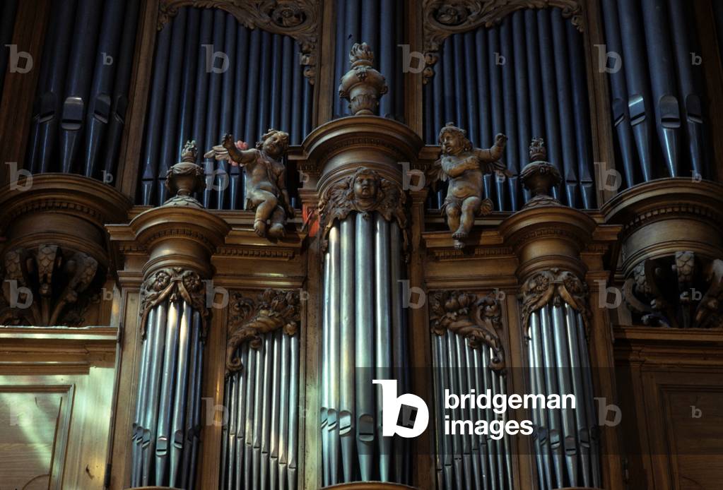 Organ of the Church of Saint Medard, Paris.