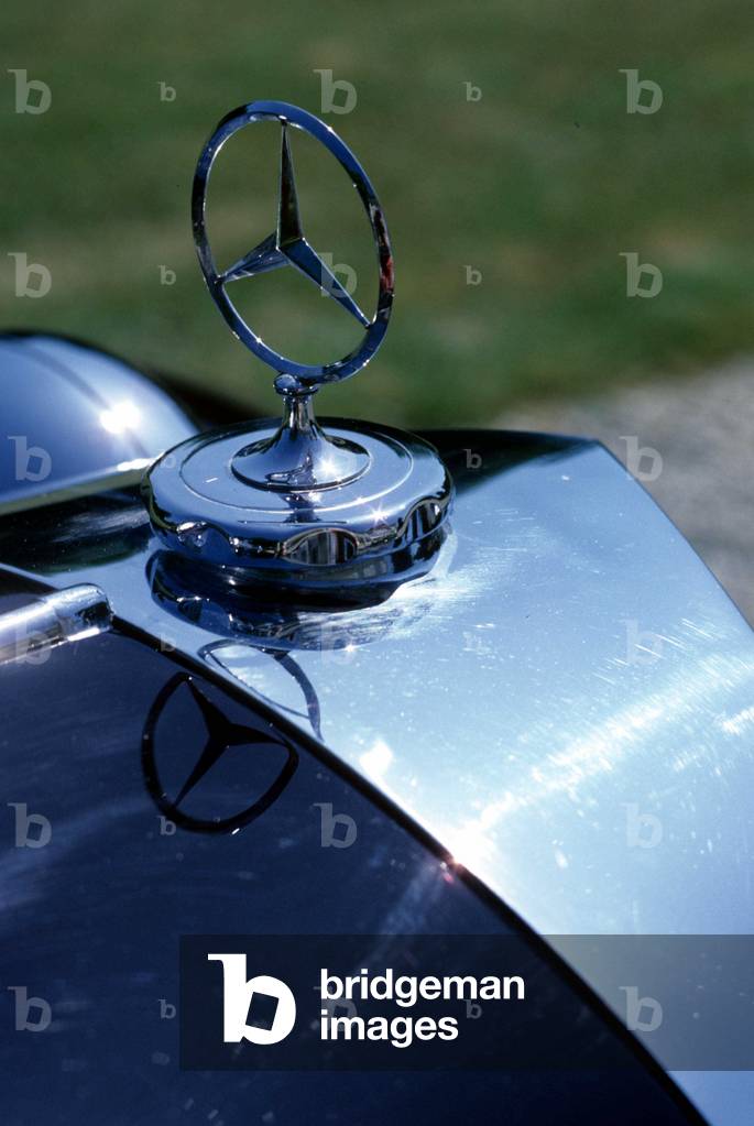 Logo of the Mercedes Benz 500 from 1935.