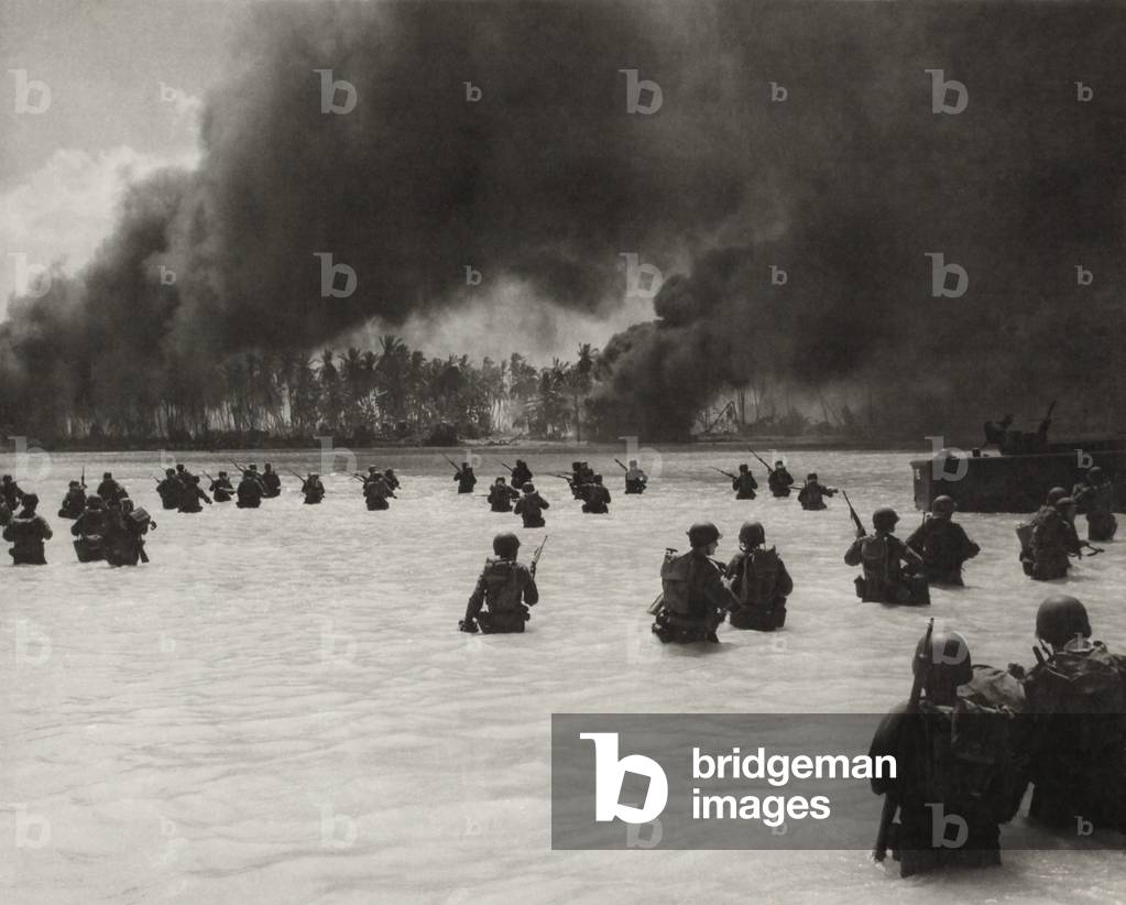 U.S. Army assault wave on Yellow Beach Two, Makin Island of the Tarawa Atoll. Green troops were under Japanese machine gun eight hundred yards away. Nov. 20, 1943, World War 2