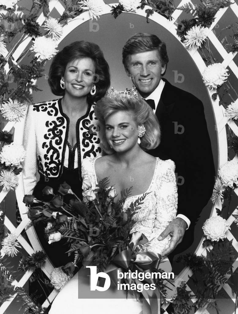 Miss Americ. From left: Miss America 1971 Phyllis George, Miss America 1989 Gretchen Carlson, Gary Collins, hosts of the Miss America 1990 pageant, 1989