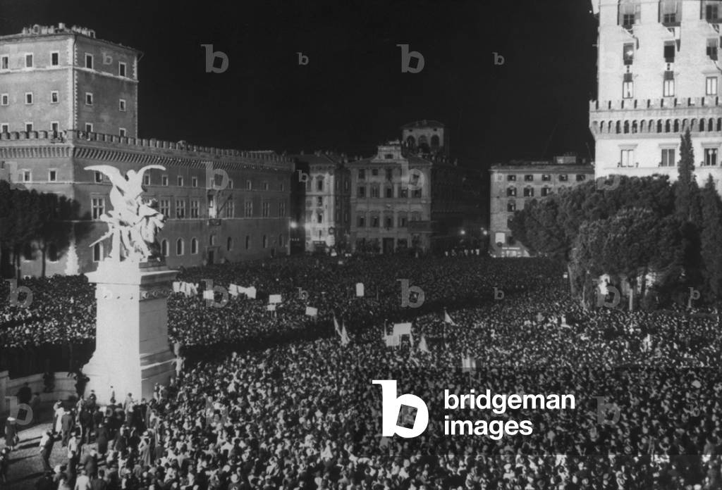 Mass victory celebration by Italians for victories in the war in Ethiopia. Rome, Oct. 2, 1935. Italo-Ethiopian War, 1935-36