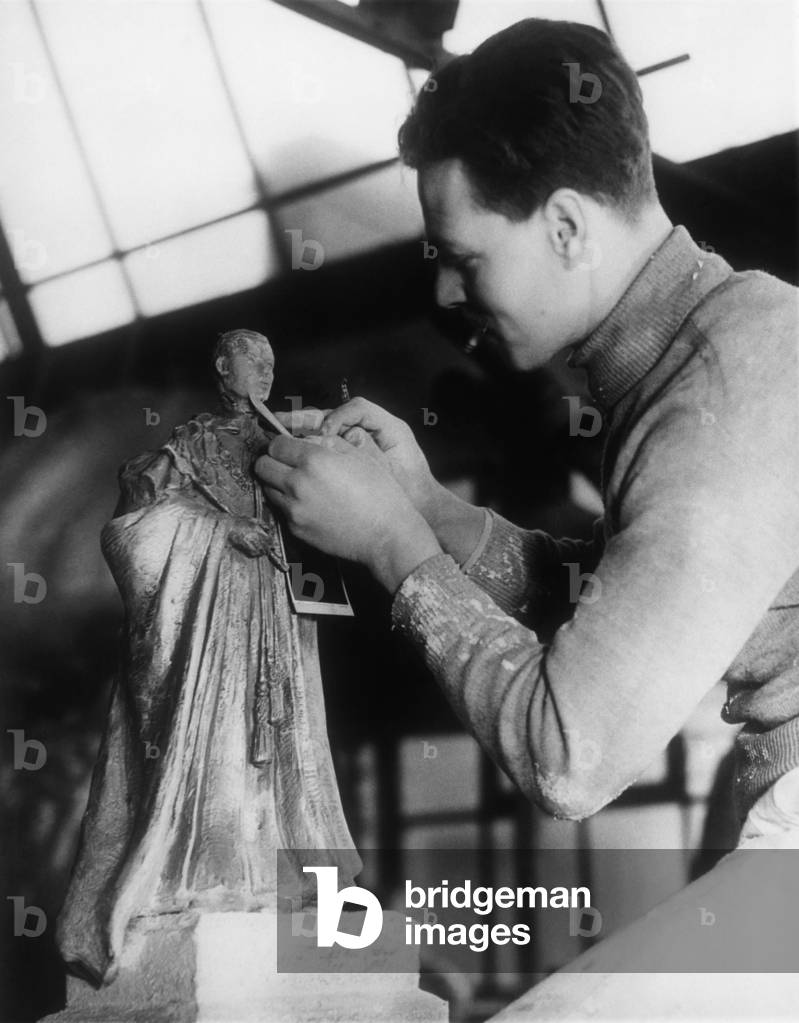Sculptor changing the head of a statue of the abdicated King Edward VIII into a likeness of King George VI, 1936 (b/w photo)