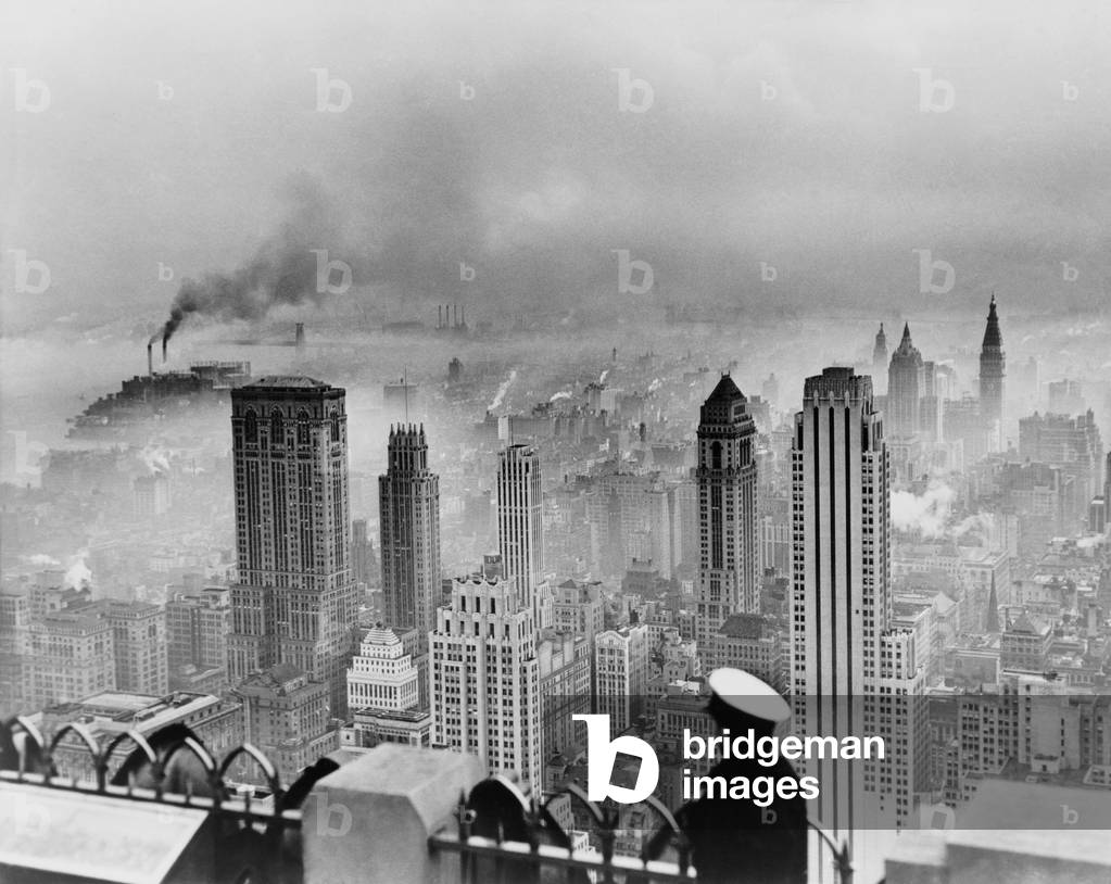 New York City under smog when weather conditions prevented smoke from dispersing. Southeast view from the Empire State Building includes the Lincoln Building at far left and the RCA Building at 500 Fifth Avenue on the far right. 1949 photo by Edward Ratcliffe