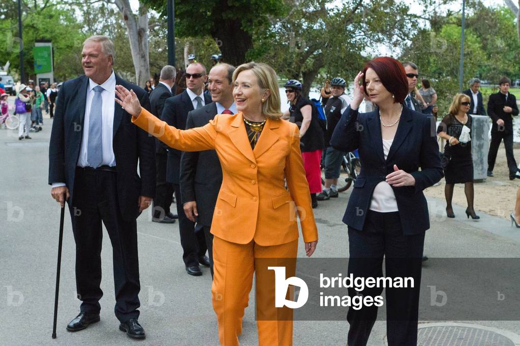 Hillary Clinton waves to the crowd during her walk with Australian Prime Minister Julia Gillard in Melbourne. Nov. 7 2010. (BSWH_2011_8_24)