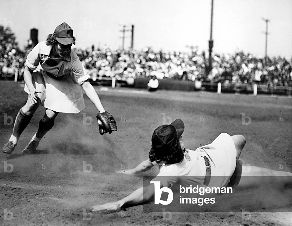 BASEBALL, Racine Wisconsin Belles, playing the South Bend Blue Sox, 9/14/47. All-American Girls Baseball League.