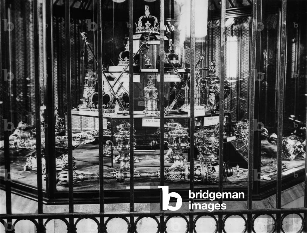 The British crown jewels, c.1930s