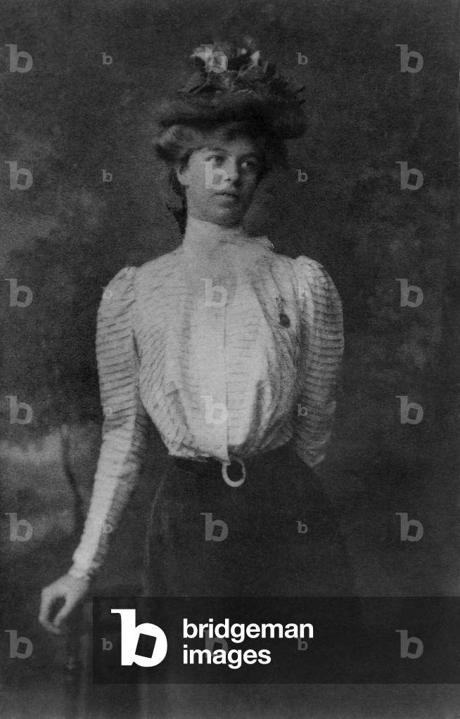 Eleanor Roosevelt in Gibson Girl fashions. New York, c. 1903