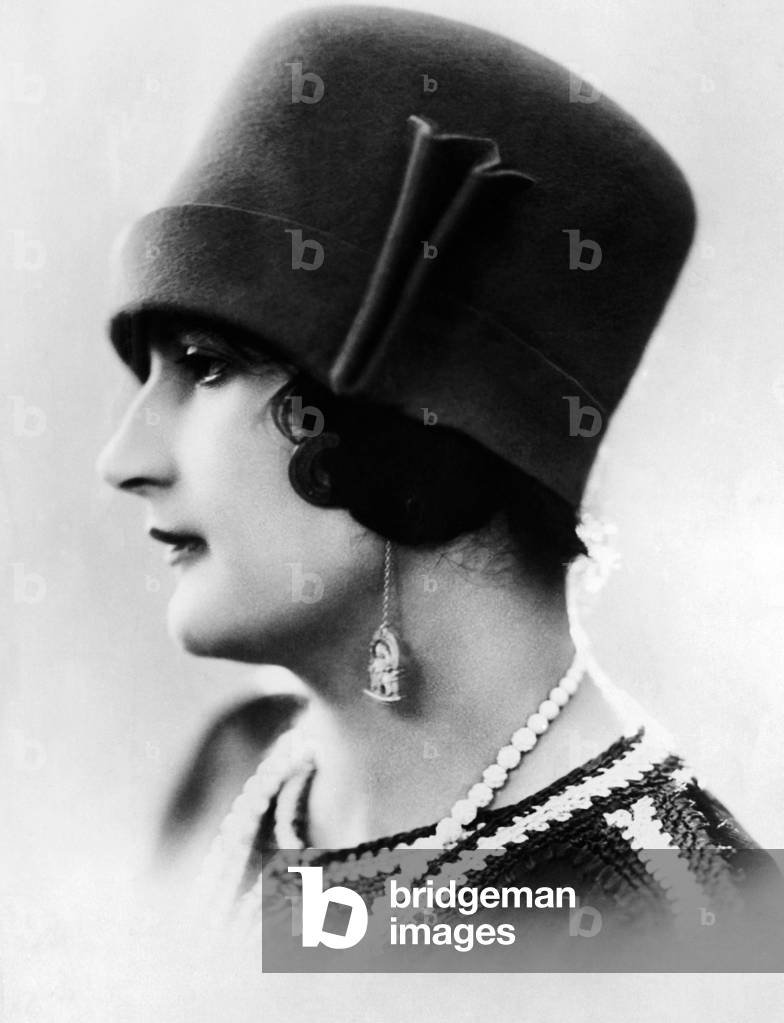 1927 felt cloche hat from Paris. The name 'cloche' means 'bell' in French. The turned up brim frames the models short curls