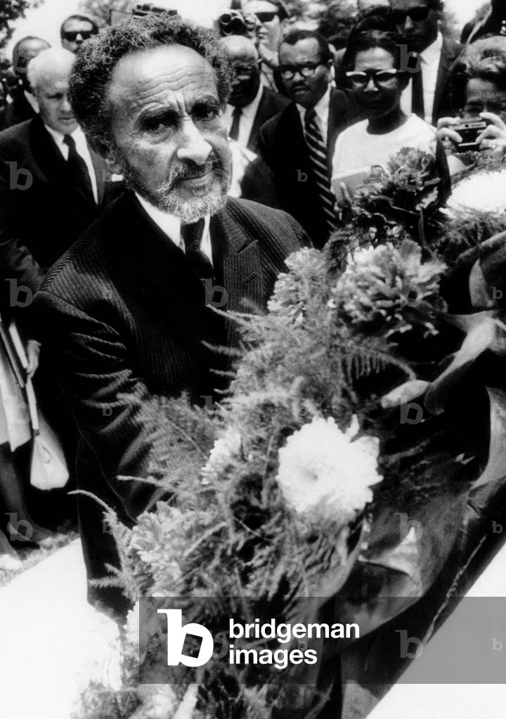Emperor Haile Selassie places a wreath at the tomb of Martin Luther King Jr, July 10, 1969