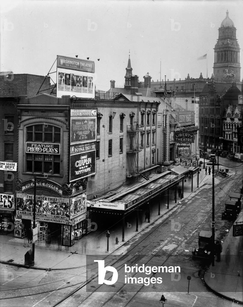 Theatre Royale: Movie Theaters, the Theatre Royale (left), Detroit, c.1917 (photo)