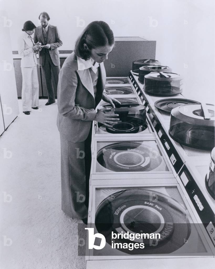 Mainframe computer Sperry UNIVAC 90/80 was released in 1976 by the Sperry Rand Corporation to compete with the IBM System 360 series of mainframe computers