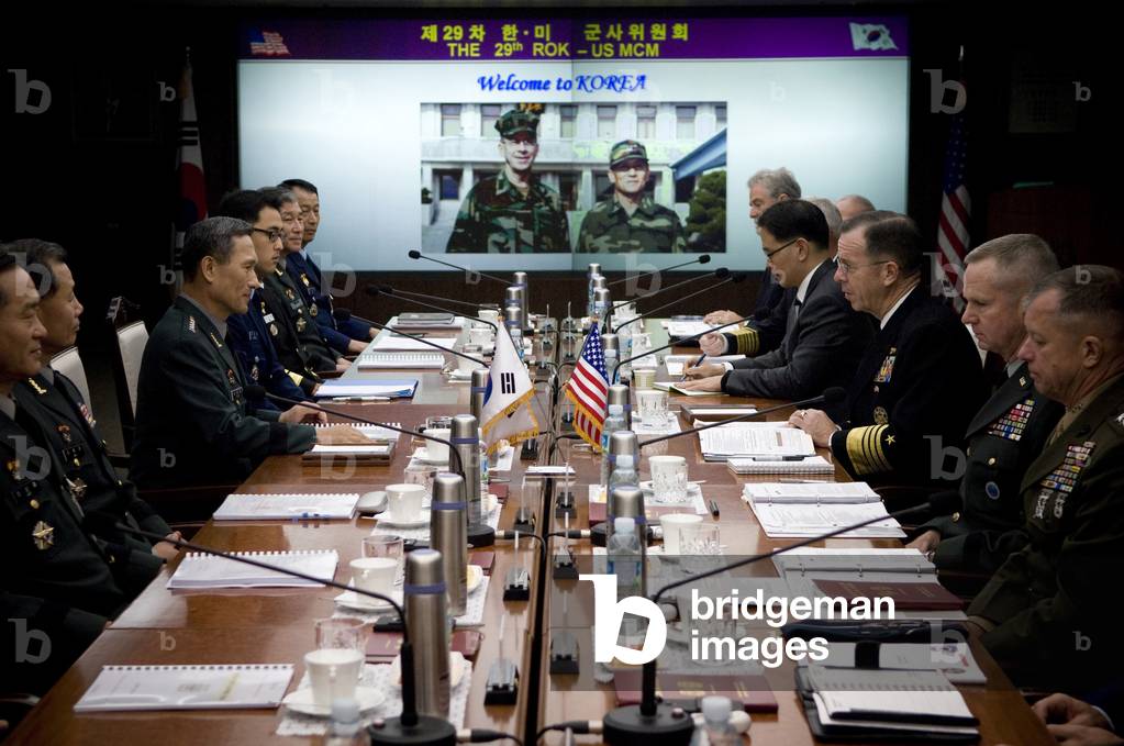 US Admiral Mike Mullen center right sits across the table from his South Korean counterpart center left to discuss transferring wartime operational control of Korean troops to Korean command. Seoul. Nov. 6 2007