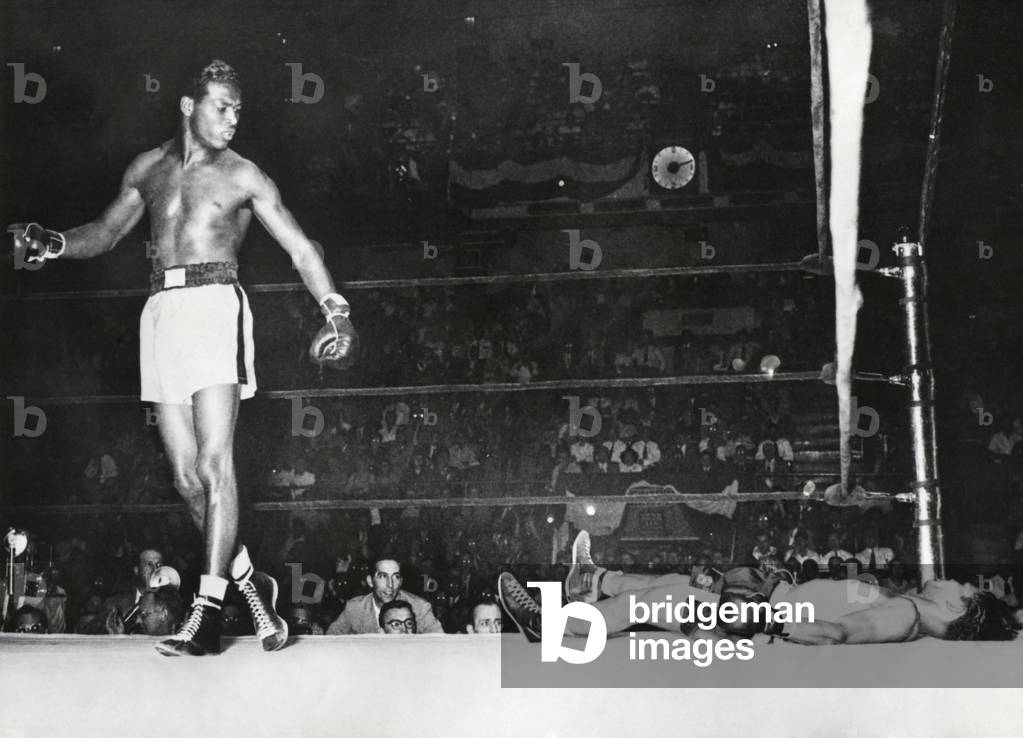 Sugar Ray Robinson, knocked out Filipino Flashy Sebastian in the first round. Madison Square Garden, August 29, 1947.