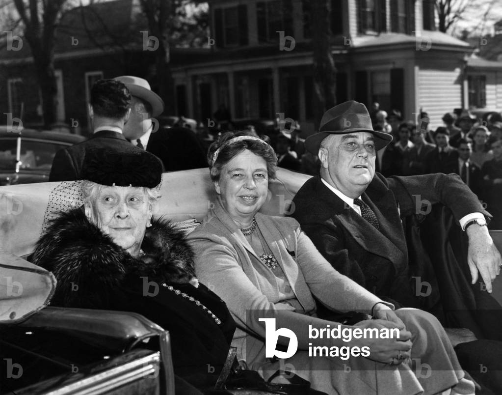 Eleanor Roosevelt, Franklin D. Roosevelt and his mother arriving at the Hyde Park Town Hall, 1940 (photo)