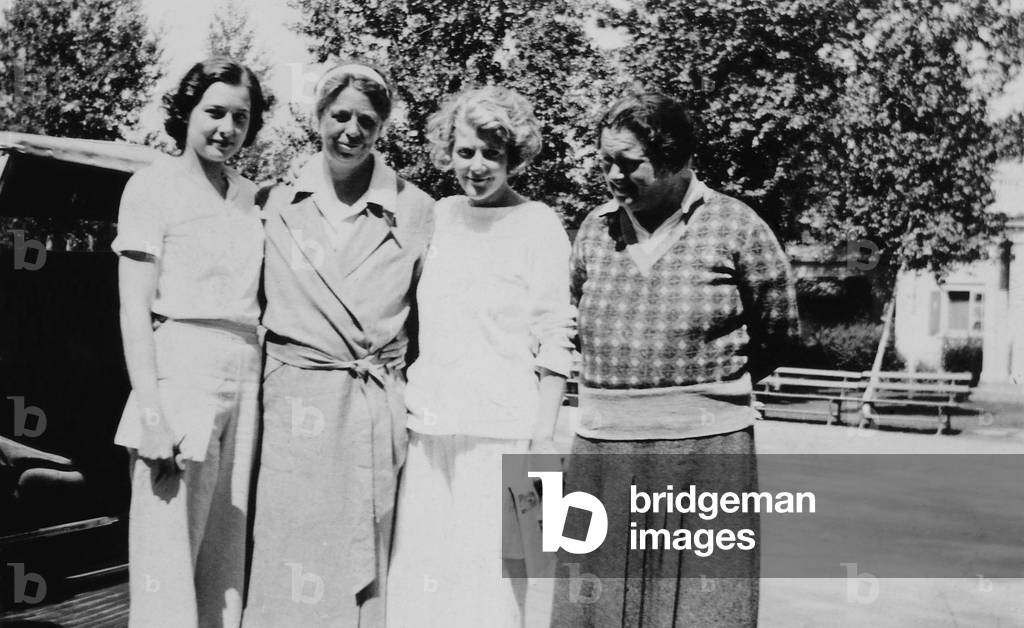 Eleanor Roosevelt and Lorena Hickok with two unidentified younger women. 1933. Hickok, an Associated Press reporter, quit her job as NY Bureau Chief 1933. She then became an investigator for the Federal Emergency Relief Administration