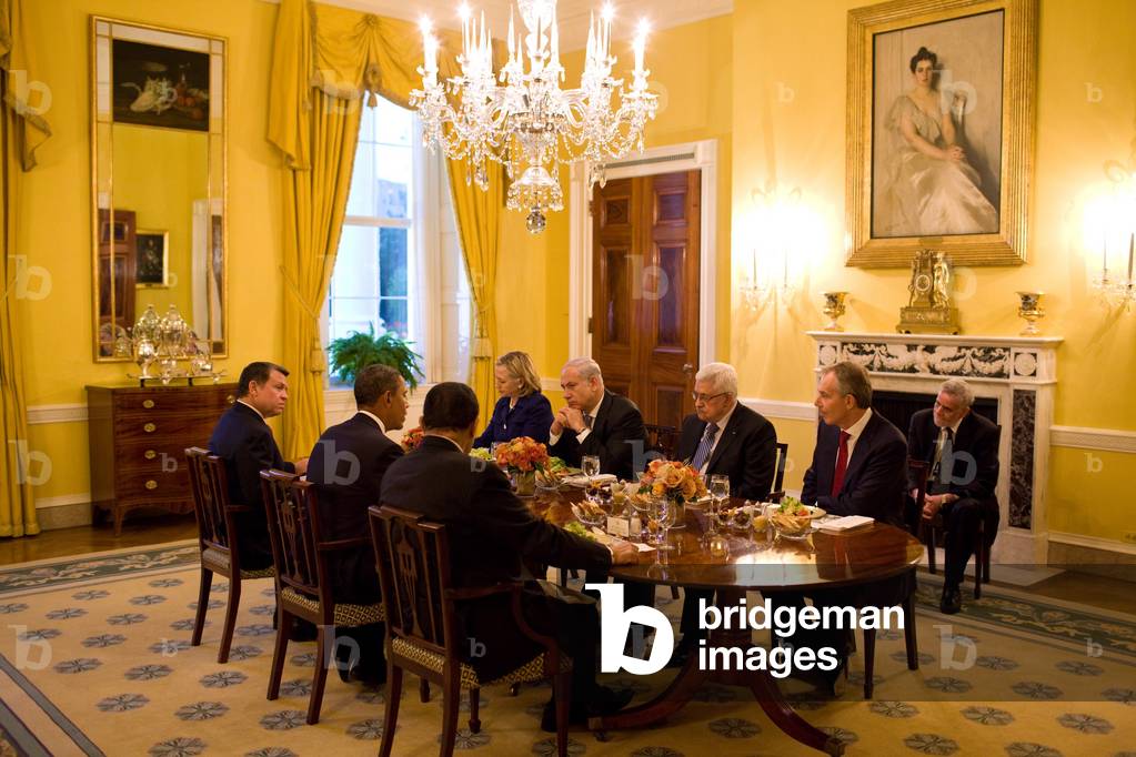 President Obama hosts a working dinner during the Palestinian-Israeli talks at the White House. Clockwise from left King Abdullah II Hillary Clinton Benjamin Netanyahu Mahmoud Abbas Tony Blair Hosni Mubarak. Sept. 1 2010. (BSWH_2011_8_259)