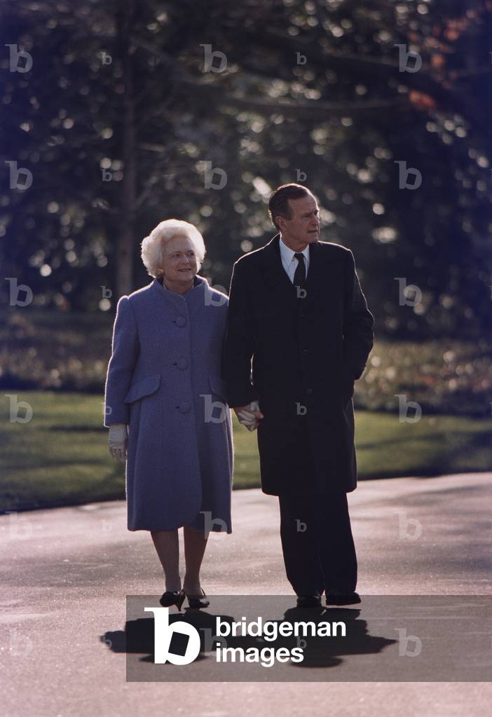 President George and Barbara Bush take a last walk around the White House Grounds on Jan. 20 1993