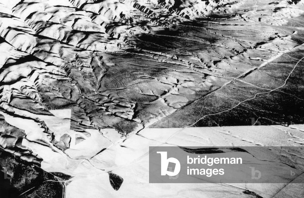 The San Andreas Fault, running from the lower left corner to the top right, California, 1975