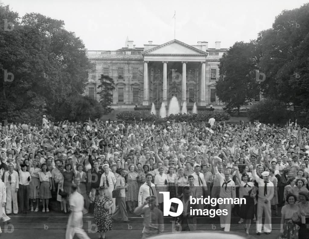 Crowd gathered outside the White House after the announcement of Japan's surrender. V-J Day, August 14, 1945.