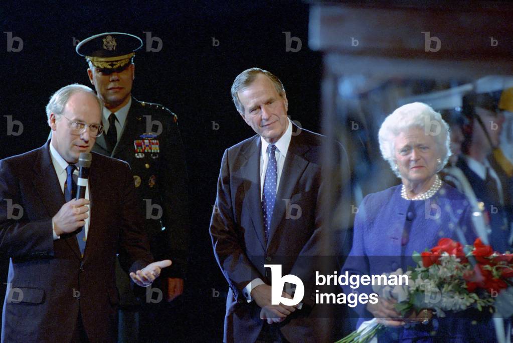Sec. of Defense Dick Cheney and Gen. Colin Powell host a ceremony in honor of outgoing President Bush. Jan. 14 1993