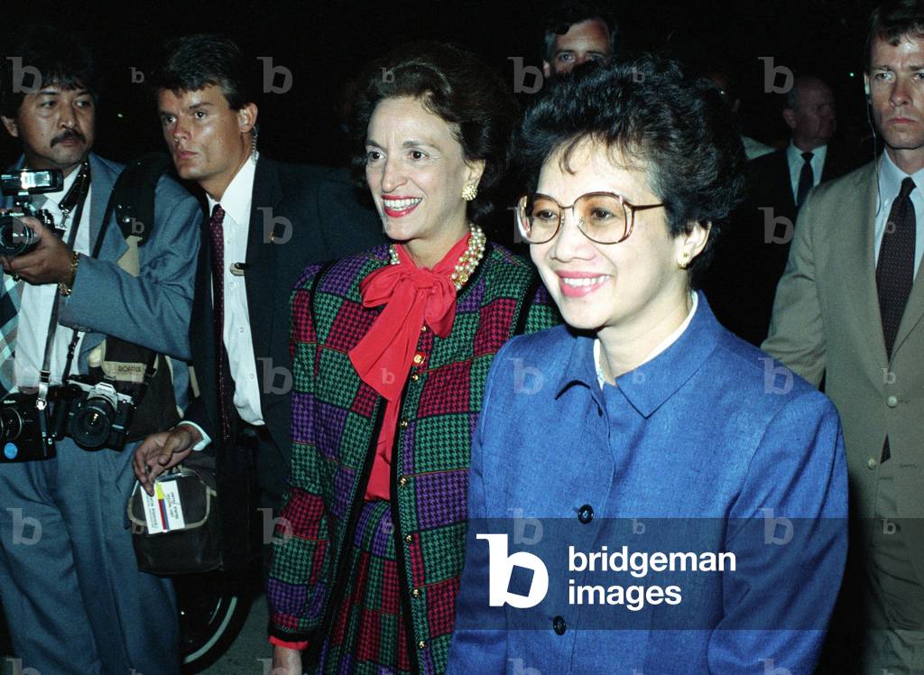 Philippine President Corazon C. Aquino 1933-2009 arriving at Andrews Air Force Base seven months after she led protests that ousted Ferdinand E. Marcos. Sept. 15 1986., Photo by:Everett Collection