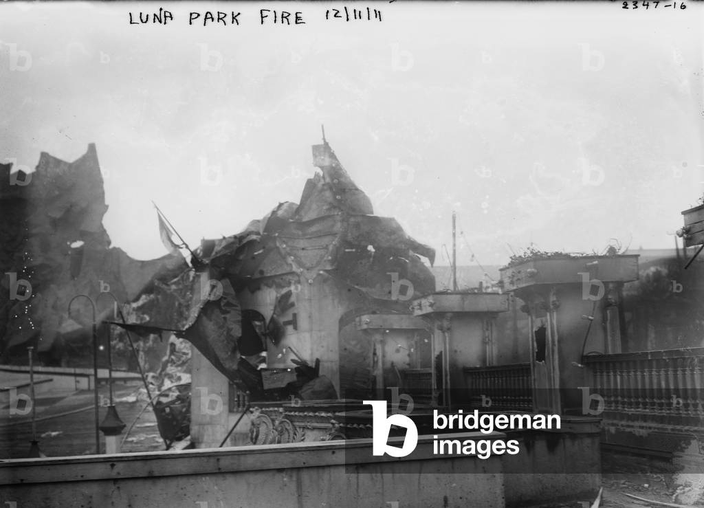 Coney Island, remains of the Alhambra Restaurant, destroyed by fire, New York, photograph, 1911