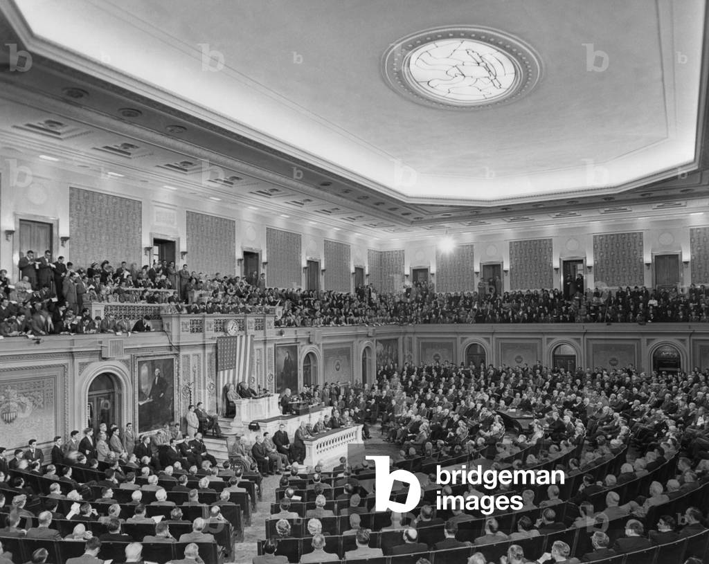 President Harry Truman delivering his State of the Union address to a joint session of Congress, 1950 (photo)