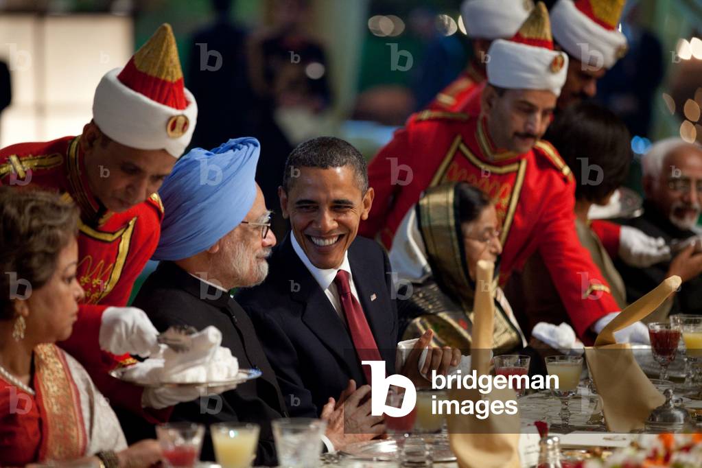 President Obama and Indian Prime Minister Manmohan Singh during a State Dinner at the presidential palace New Delhi. Nov. 8 2010. (BSWH_2011_8_241)