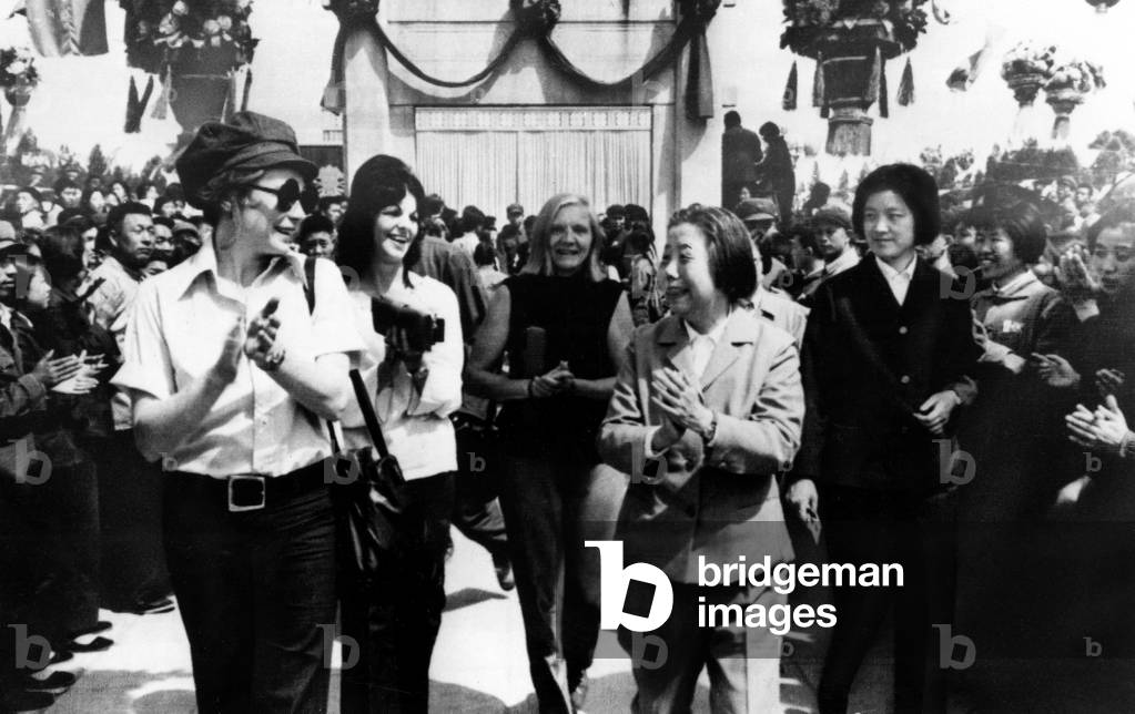 Shirley MacLaine, Teng Ying-Chao, American Women's Friendship Delegation in Peking for May Day celebration, 05-01-1973