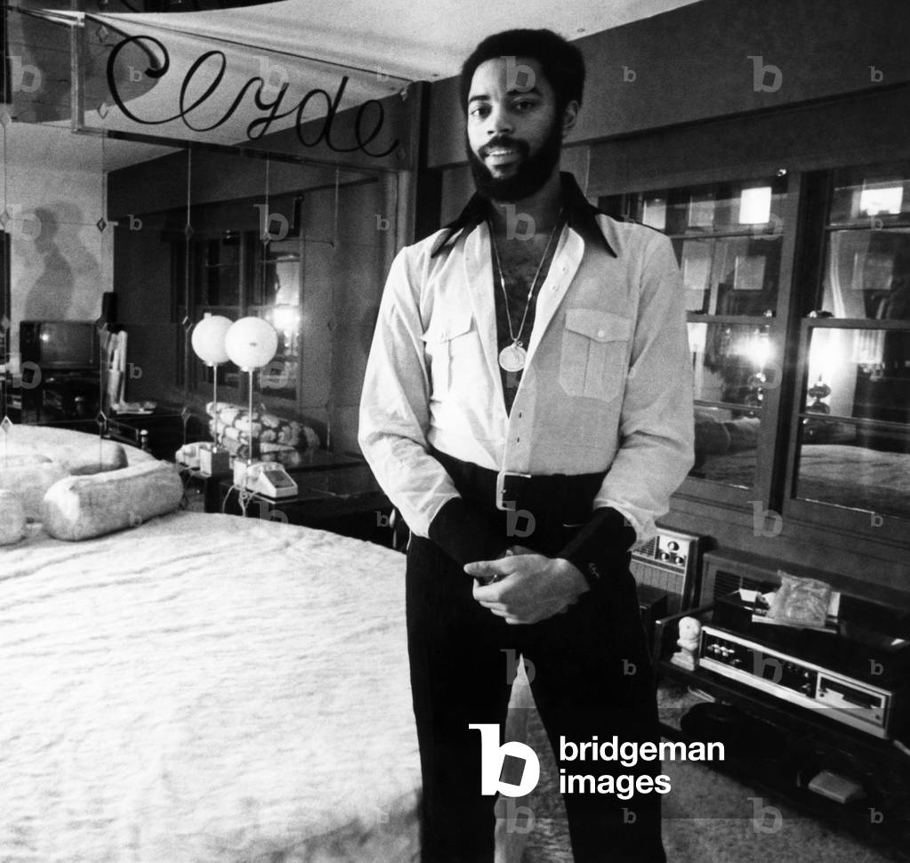 New York Knickerbocker point guard, Walt Frazier, in his penthouse apartment. January 1973