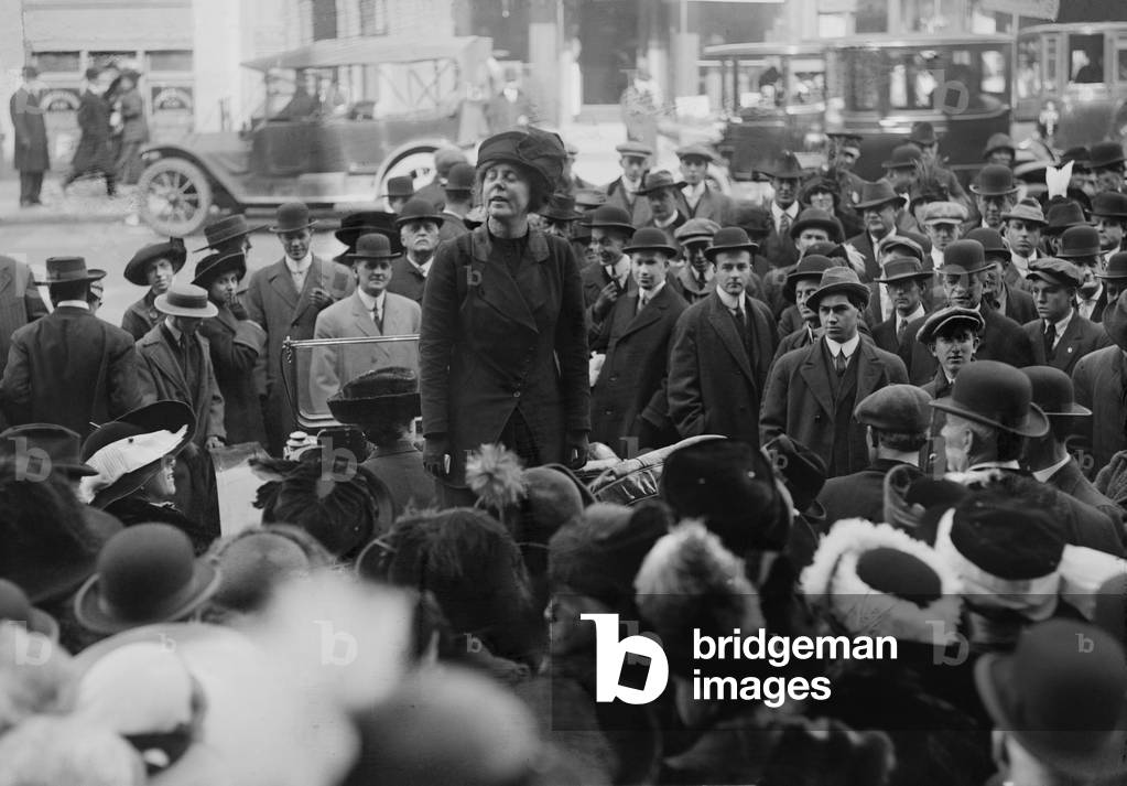 Lucy Burns (1879-1966), American suffragist and women's rights advocate speaking to a crowd of men in New York City. c. 1913