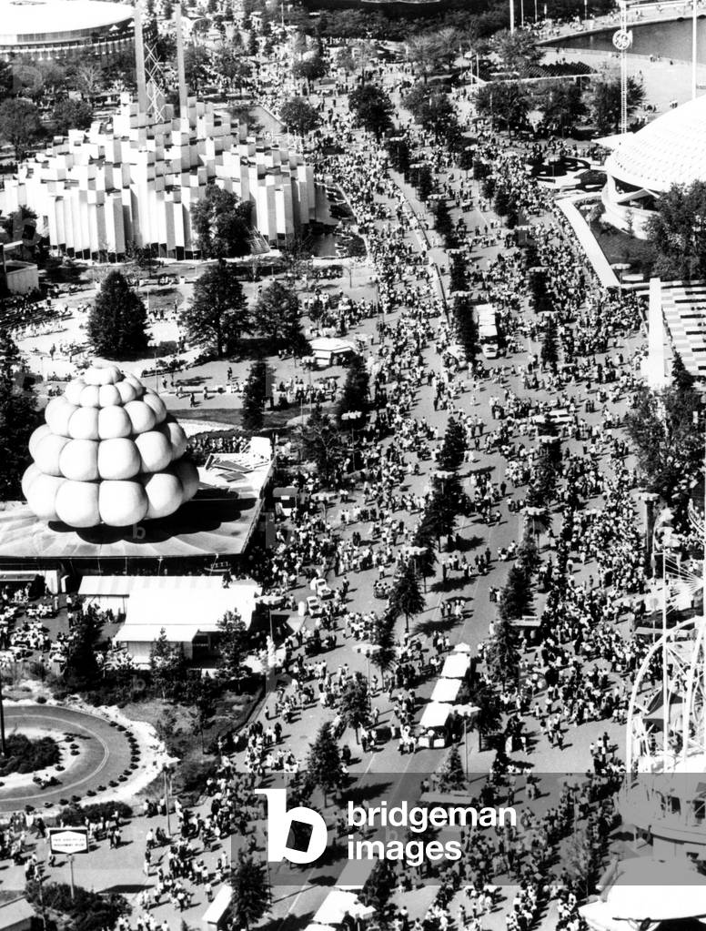 Labor Day weekend crowds at The World's Fair, New York, September 5, 1965.