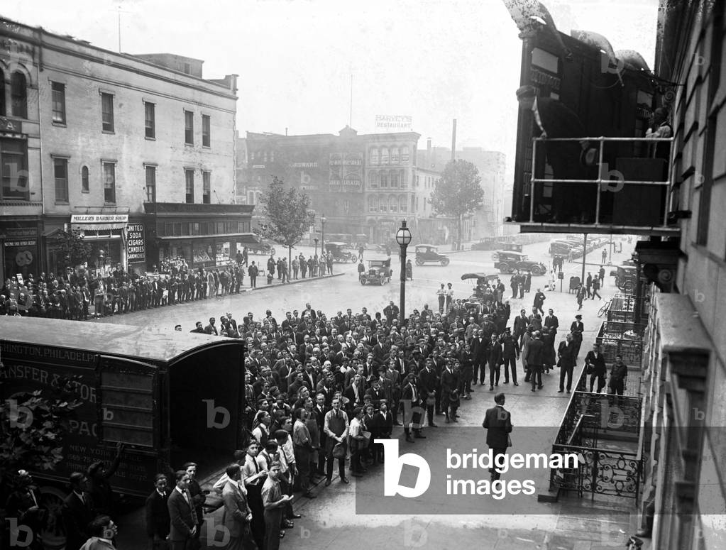 Baseball. A crowd watches the score board of the Washington Star newspaper. Washington, DC, 1923