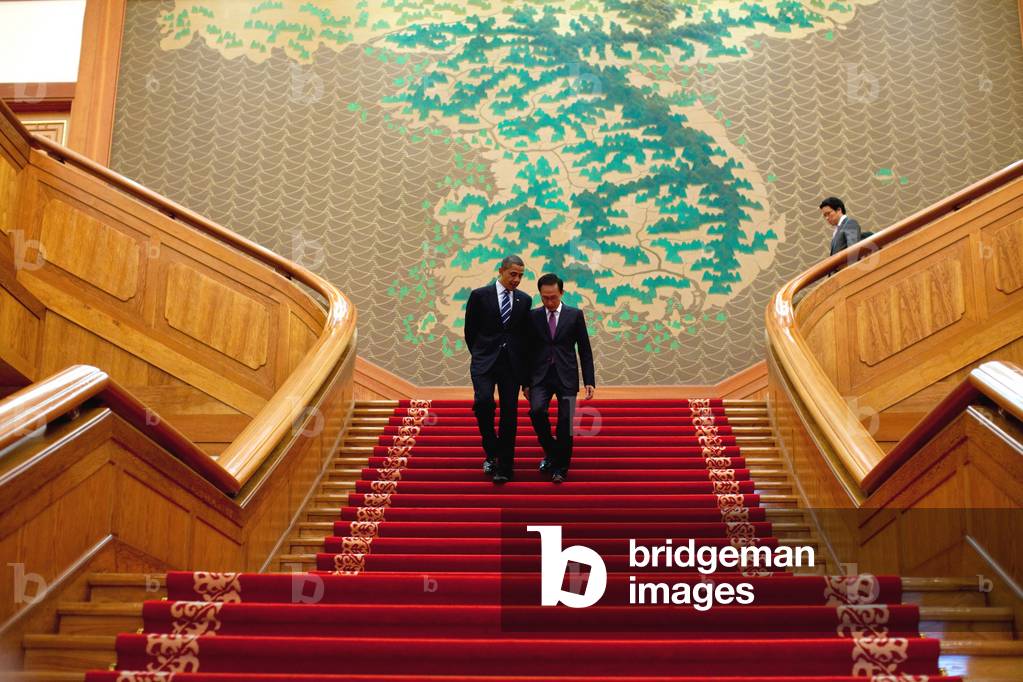 President Obama and President Lee Myung-bak of South Korea walk together in Seoul South Korea. Nov. 11 2010. (BSWH_2011_8_251)
