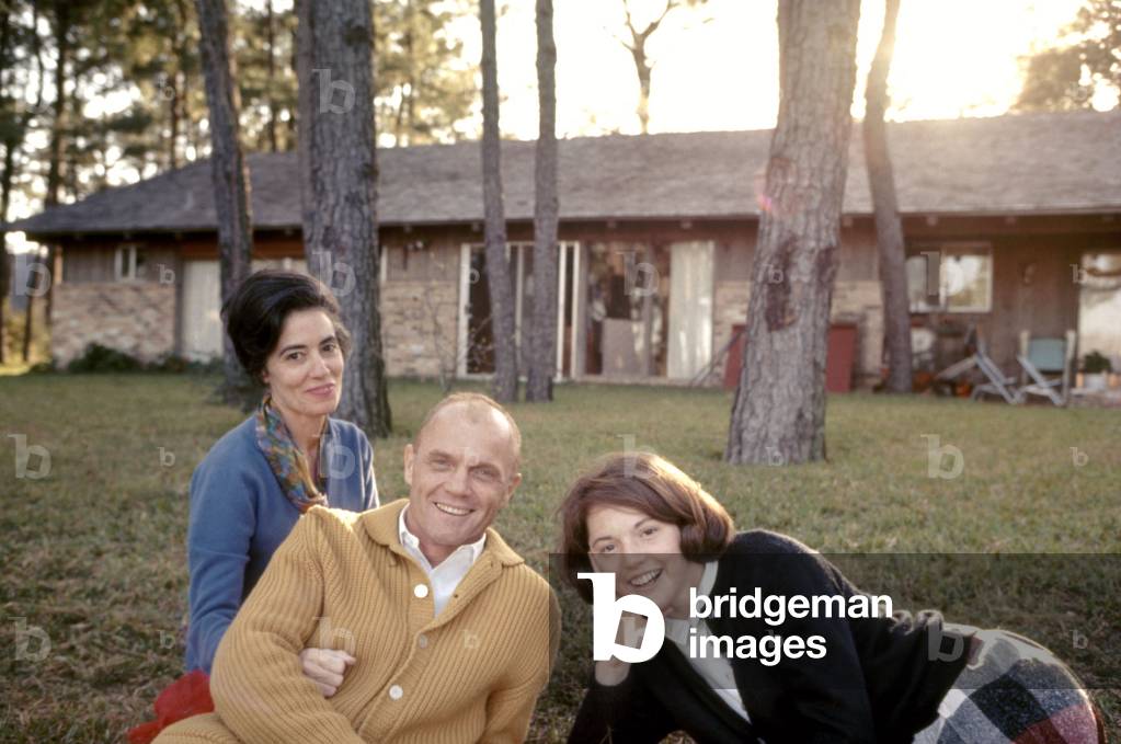 Annie Glenn, John Glenn and their daughter Caroline in front of their house in Ohio, 1965