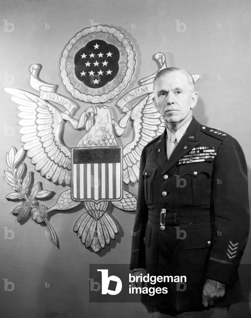 General George C. Marshall standing in front of an enlarged Ofiicers' Insignia, 1943