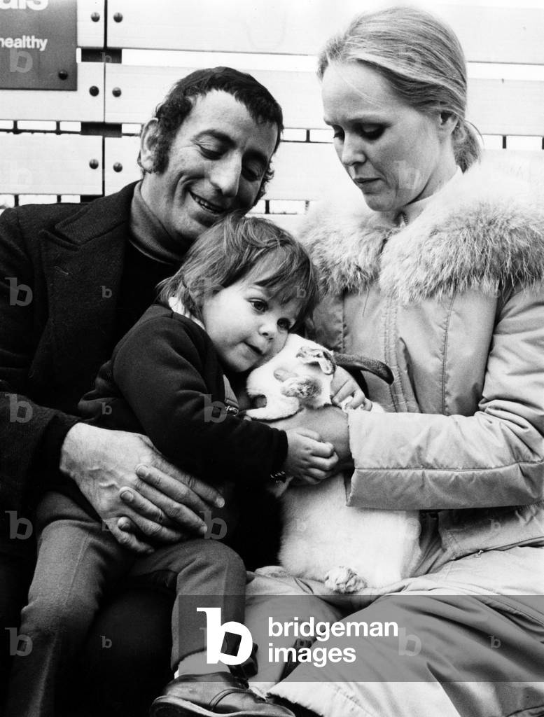 Tony Bennett, daughter Joanna, wife Sandra at Regents Park Zoo, London, January 25, 1972.