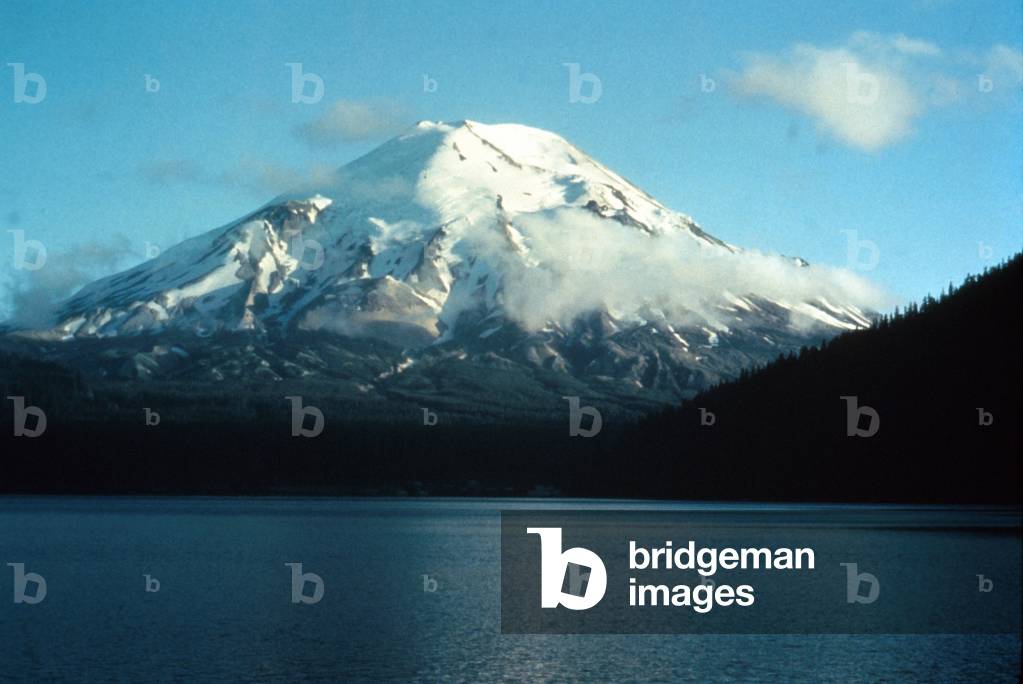 Mount St. Helens and Spirit Lake in August 1973 when its summit was 9 677 feet above sea level